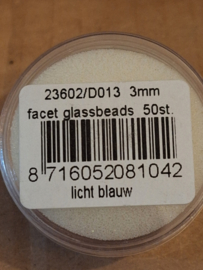 13 Facet kraal , licht blauw