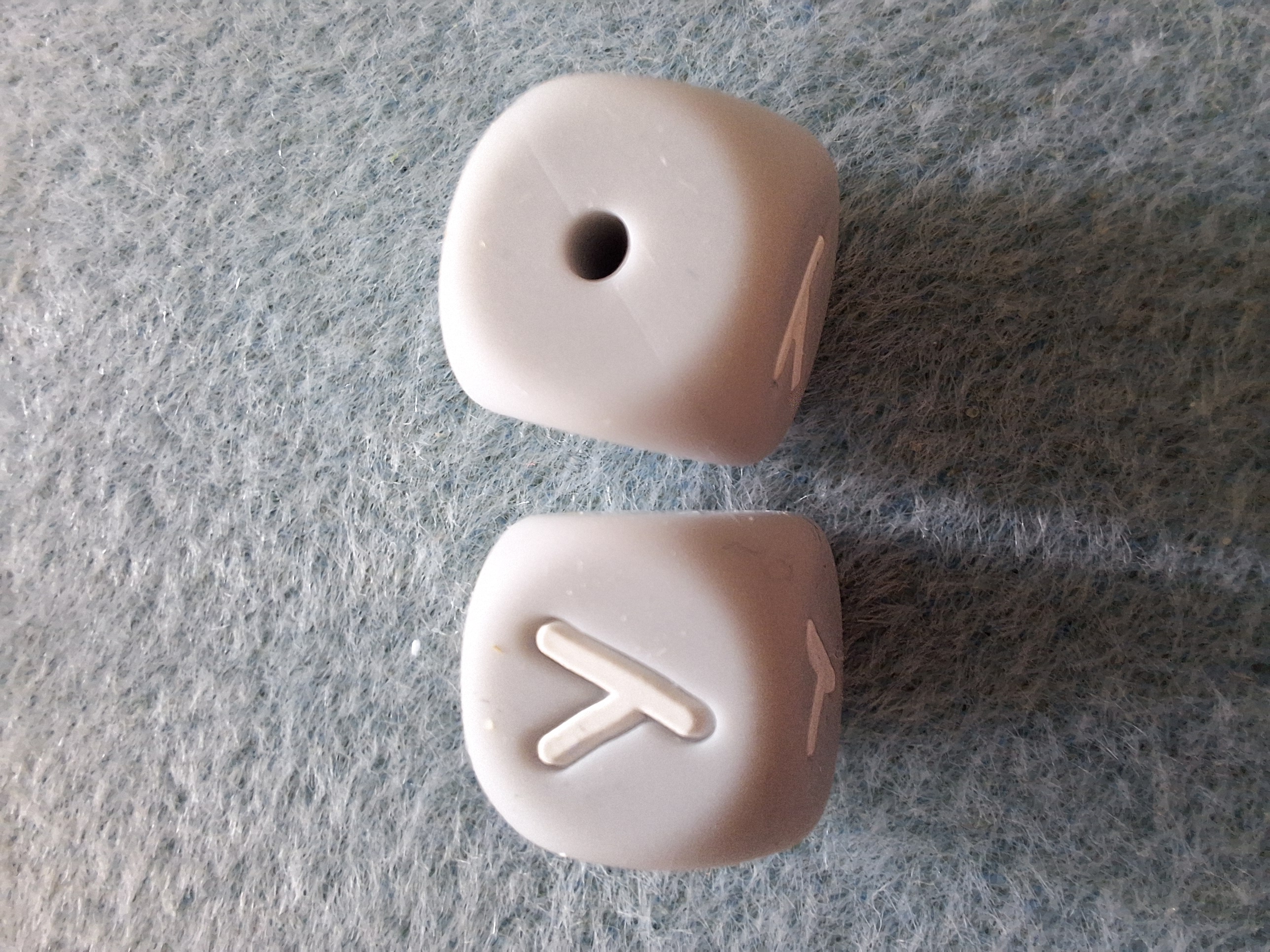 Grijze letter Y
