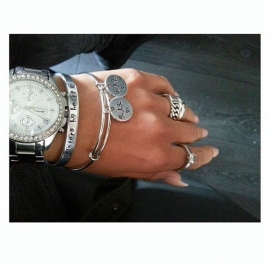 Bangle met 2 bedels