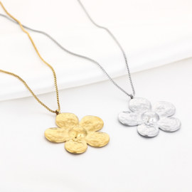 Middel lange ketting met bloem