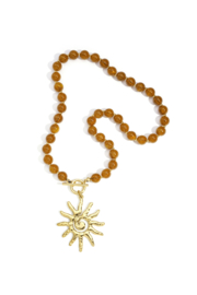 Ketting met kralen en grote bedel