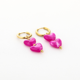 Stainless steel oorbellen goud met hartjes fushia