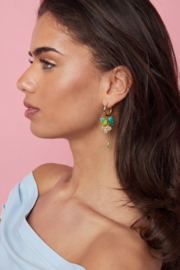 Oorbellen stainless goud met bloem en kralen en bedels groen