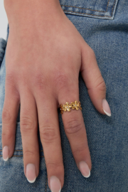 Ring met bloemen