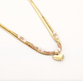 Dubbele ketting met hartje goud en beige kralen