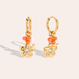 Oorbellen stainless steel goud met bloem en kralen