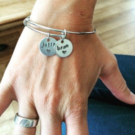 Bangle met 2 bedels