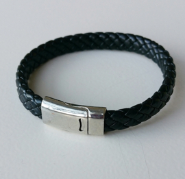 Zwarte armband met magneetsluiting