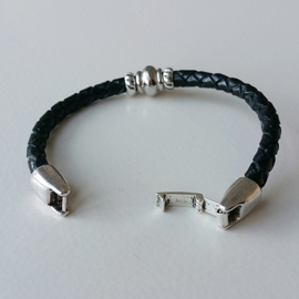 Leren armband met ornament