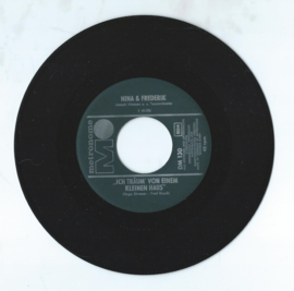 NINA & FREDERIK – LISTEN TO THE OCEAN / ME PET PARAKEET – 1960 (♪)