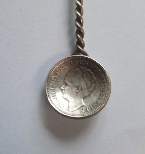 Lepeltje – Wilhelmina, zilver, 10 cent 1937 – halve gulden ca. 1920 – 1940-1945 (1)