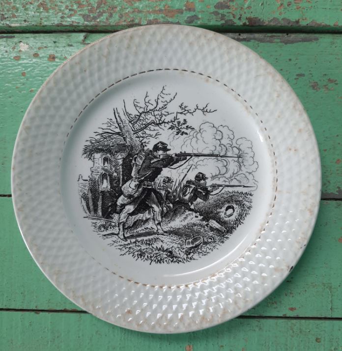 set 2 bordjes P.Regout Militaire