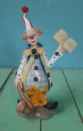 BEELD – clown – kunsthars - Clown met saxofoon en muziekboek