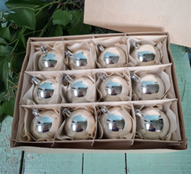 Doos met 12 kerstballen