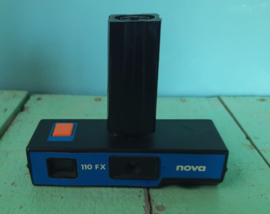 Fotocamera – Nova 110 Fx Pocket Camera met Flitskubusbevestiging - jaren ‘80