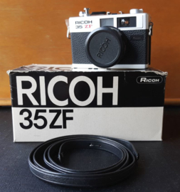 Fotocamera – RICOH 35 ZF met RIKENON LENS f = 40mm 1:2.8 – jaren ‘70