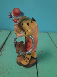 BEELD – clown – hout – Clown met hoepel en hond