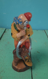 BEELD – clown – hout – Clown met hoepel en hond