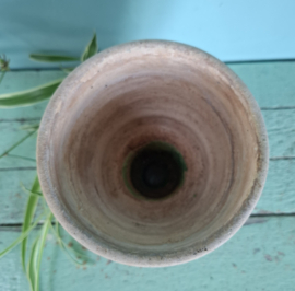 Vintage bloempot op voetje