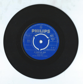 FRANCE GALL – POUPÉE DE CIRE POUPÉE DE SON / LE COEUR QUI JAZZE – 1965 (♪)