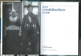 HET streekdrachten BOEK - Adriana Brunsting en Hanneke van Zuthem - 2007