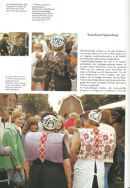 Klederdrachten – Constance Nieuwhoff Willem Diepraam Cas Oorthuys - 1976 - (2)