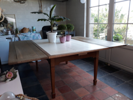 Brocante eettafel