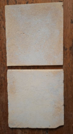 Antieke tegels, hoekanjelieren – 2 stuks