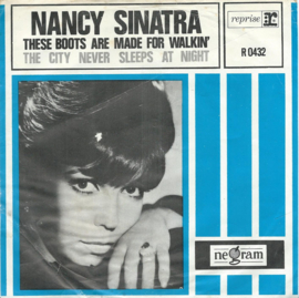NANCY SINATRA – THESE BOOTS ARE MADE FOR WALKIN' / THE CITY NEVER SLEEPS AT NIGHT – 1966 (♪)