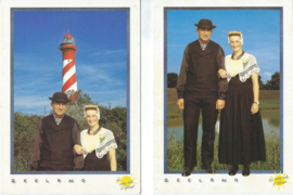 SET van 2 ansichtkaarten – Klederdracht