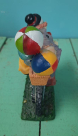 BEELD – clown – kunsthars - Clown op fiets met ballonnen