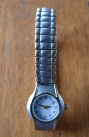 Horloge – MERKLOOS, elastische metalen band, zilver met goud