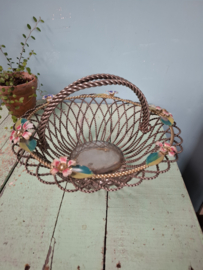 Draadmand met bloemen