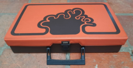 Koffer – muziek cassettes - kunststof – oranje-bruin - jaren ‘80