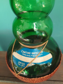 vintage bubbelglas Italiaanse Chianti fles in een mandje – jaren ‘60