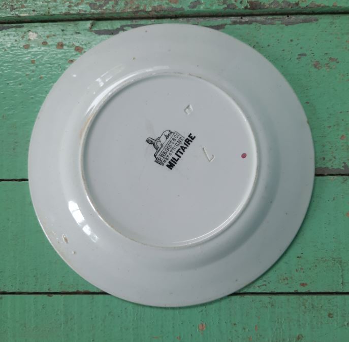 set 2 bordjes P.Regout Militaire