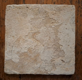 Antieke tegel – Delft, vaasje met bloemen – ca. 17e eeuw