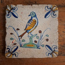 Antieke tegel – Delft - vogel, hoekmotief franse lelie – ca. 1640