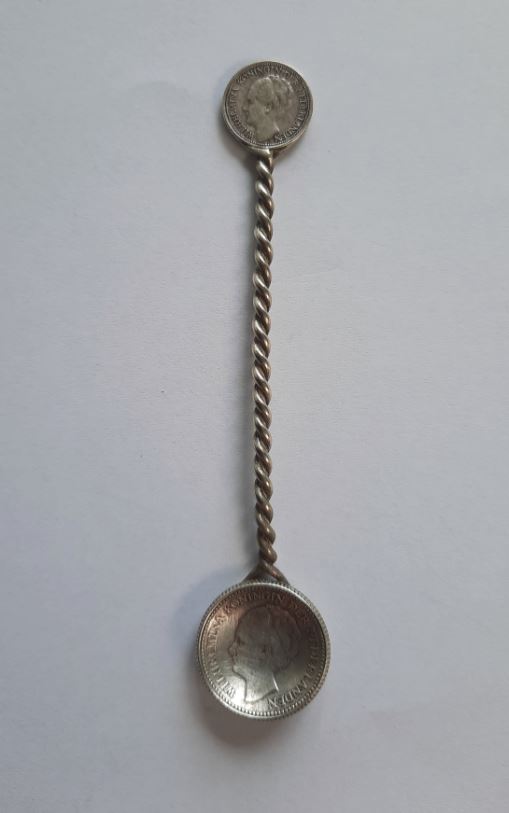 Lepeltje – Wilhelmina, zilver, 10 cent 1937 – halve gulden ca. 1920 – 1940-1945 (1)