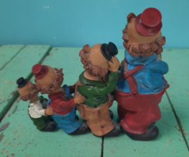 BEELD – clown – kunsthars - 4 clowns op een rij