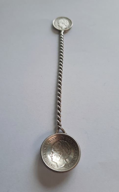 Lepeltje – Wilhelmina, zilver, 10 cent 1941 – halve gulden ca. 1929 – 1940-1945 (2)