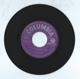 CLIFF RICHARD and The Shadows – FALL IN LOVE WITH YOU / WILLIE AND THE HAND JIVE – 1960 (♪)