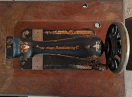 ORIGINEELE SINGER HOOGARMIGE “Vibreerend Schuitje” NAAIMACHINE - 1896