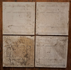 Antieke tegels - centraal medaillon en hoekversieringen – 4 stuks