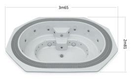 Zeer ruime whirlpool van 3m65 x 2m81 met overloopgoot