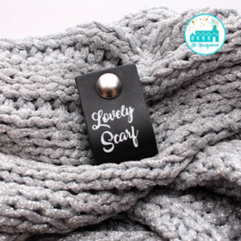 Big Labels met drukknoop 10 cm x 3 cm Zwart Lovely Scarf Wit