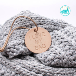 I Love My Bag Rond Label 45 mm met leren koord