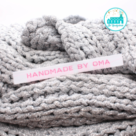 Strijk label Handmade by oma wit met roze