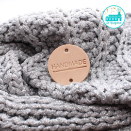 Round leather Label 3,5 cm ‘Handmade with crochet needle’ (mrt)