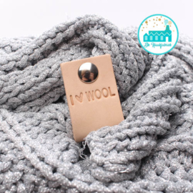 Big Labels met drukknoop 10 cm x 3 cm met tekst I Love Wool